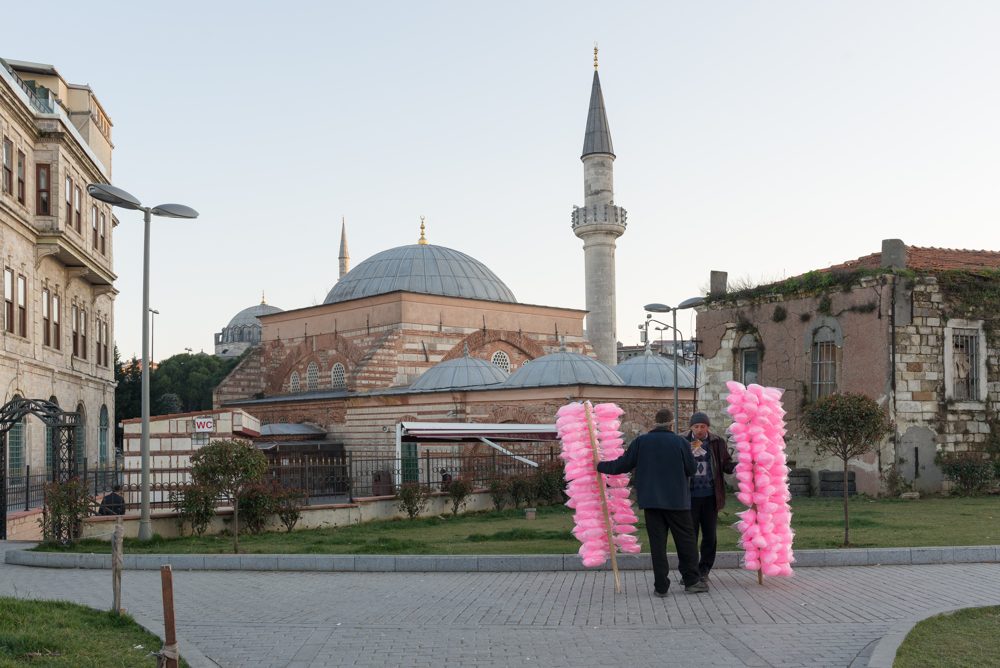 Ahi Çelebi Camii Mars 2013 02.jpg — CC BY-SA 3.0 / Arild Vågen Ahi Çelebi Camii Mars 2013 02.jpg — CC BY-SA 3.0 / Arild Vågen
